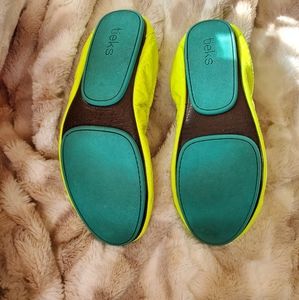 Unmellow Yellow Tieks, size 10